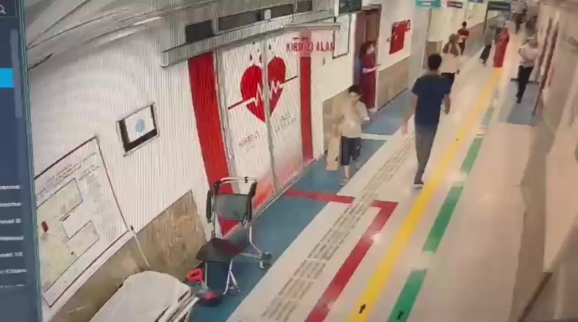 Hastanede doktor ve güvenlik görevlisini bıçakladı