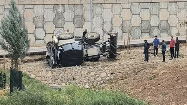 Kuyubaşı Toki Kavşağı’nda Kepçe Devrildi: Sürücü Yaralandı